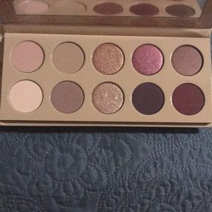 KKW Beauty eyeshadow palette
